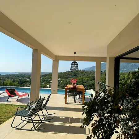 Villa Med Havudsigt Pa Korsikas Ostkyst
