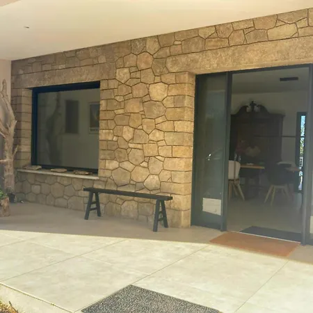 Villa Med Havudsigt Pa Korsikas Ostkyst *